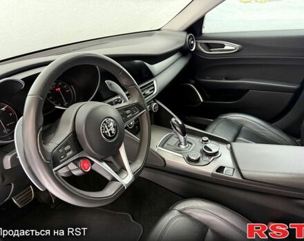 Білий Альфа Ромео Джулія, об'ємом двигуна 2 л та пробігом 11500 тис. км за 20500 $, фото 11 на Automoto.ua