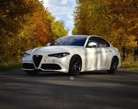 Белый Альфа Ромео Джулия, объемом двигателя 2 л и пробегом 125 тыс. км за 22500 $, фото 1 на Automoto.ua