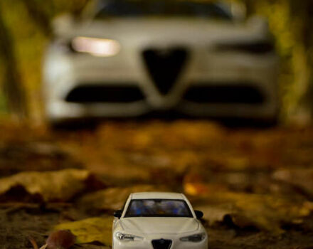 Белый Альфа Ромео Джулия, объемом двигателя 2 л и пробегом 125 тыс. км за 22500 $, фото 10 на Automoto.ua