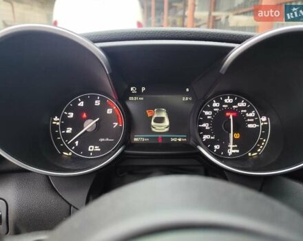 Білий Альфа Ромео Джулія, об'ємом двигуна 2 л та пробігом 87 тис. км за 16700 $, фото 8 на Automoto.ua