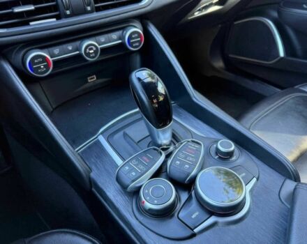 Белый Альфа Ромео Джулия, объемом двигателя 2 л и пробегом 47 тыс. км за 5000 $, фото 11 на Automoto.ua