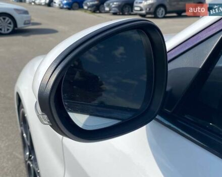 Білий Альфа Ромео Джулія, об'ємом двигуна 2 л та пробігом 48 тис. км за 22900 $, фото 27 на Automoto.ua