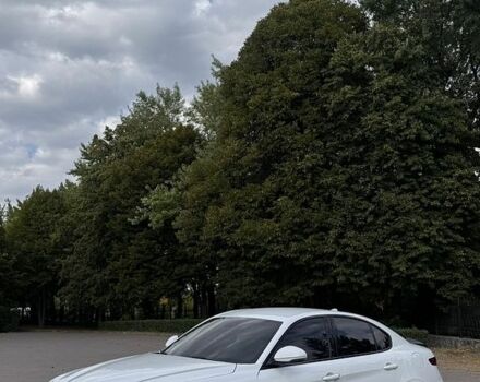 Білий Альфа Ромео Джулія, об'ємом двигуна 2 л та пробігом 116 тис. км за 19200 $, фото 7 на Automoto.ua