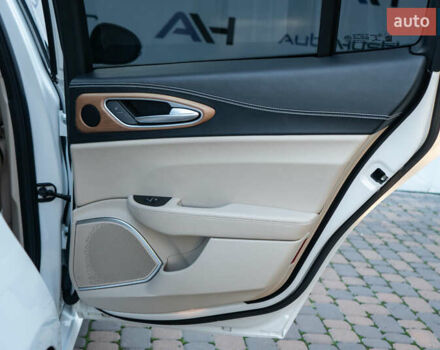 Білий Альфа Ромео Джулія, об'ємом двигуна 2 л та пробігом 43 тис. км за 21999 $, фото 31 на Automoto.ua