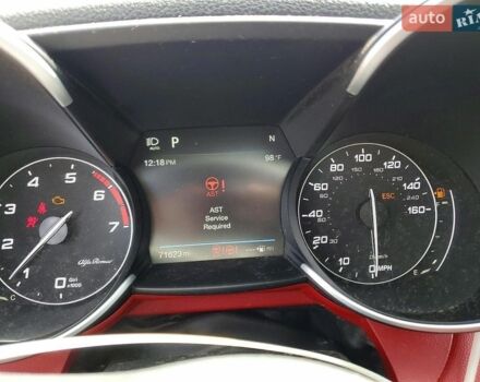 Білий Альфа Ромео Джулія, об'ємом двигуна 2 л та пробігом 115 тис. км за 10000 $, фото 8 на Automoto.ua