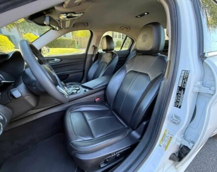 Белый Альфа Ромео Джулия, объемом двигателя 2 л и пробегом 33 тыс. км за 5000 $, фото 9 на Automoto.ua