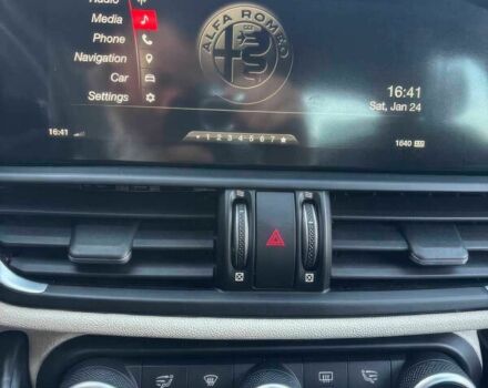 Білий Альфа Ромео Джулія, об'ємом двигуна 2.9 л та пробігом 39 тис. км за 5000 $, фото 12 на Automoto.ua