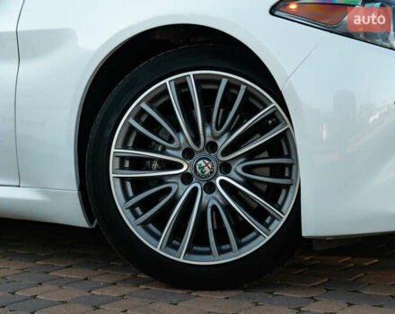 Білий Альфа Ромео Джулія, об'ємом двигуна 2 л та пробігом 43 тис. км за 21999 $, фото 7 на Automoto.ua