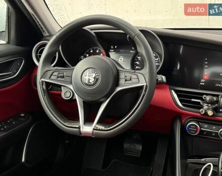 Белый Альфа Ромео Джулия, объемом двигателя 2 л и пробегом 59 тыс. км за 23490 $, фото 11 на Automoto.ua