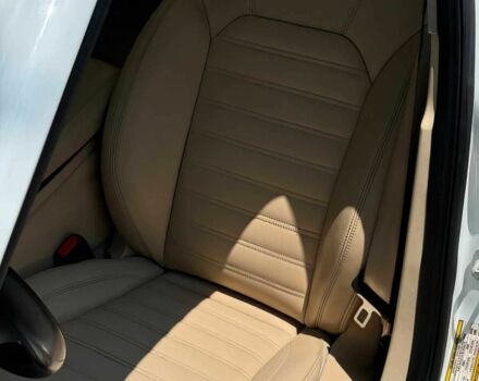 Белый Альфа Ромео Джулия, объемом двигателя 2 л и пробегом 45 тыс. км за 8000 $, фото 4 на Automoto.ua