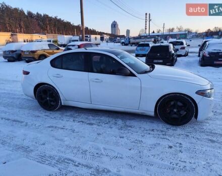 Білий Альфа Ромео Джулія, об'ємом двигуна 2 л та пробігом 87 тис. км за 16700 $, фото 3 на Automoto.ua