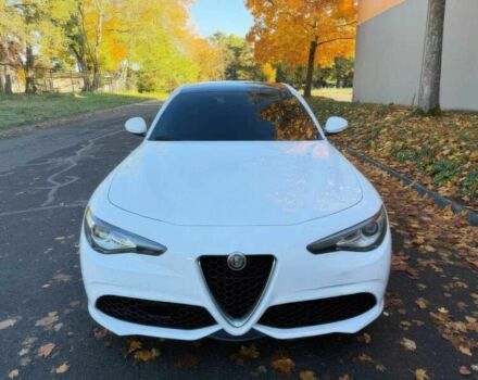 Белый Альфа Ромео Джулия, объемом двигателя 2 л и пробегом 33 тыс. км за 5000 $, фото 1 на Automoto.ua