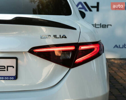 Білий Альфа Ромео Джулія, об'ємом двигуна 2 л та пробігом 43 тис. км за 21999 $, фото 15 на Automoto.ua
