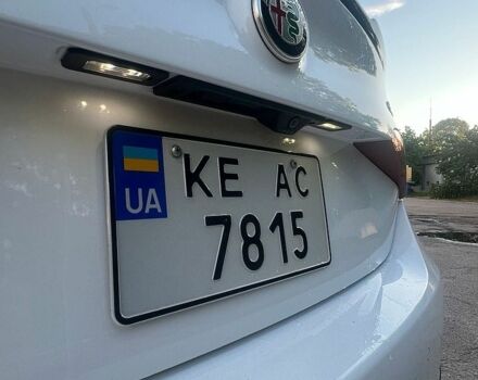 Білий Альфа Ромео Джулія, об'ємом двигуна 2 л та пробігом 49 тис. км за 20000 $, фото 6 на Automoto.ua
