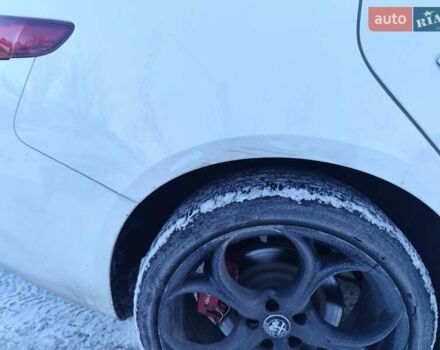 Білий Альфа Ромео Джулія, об'ємом двигуна 2 л та пробігом 87 тис. км за 16700 $, фото 7 на Automoto.ua