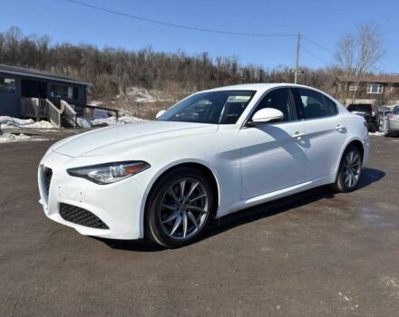 Белый Альфа Ромео Джулия, объемом двигателя 2 л и пробегом 30 тыс. км за 7300 $, фото 2 на Automoto.ua