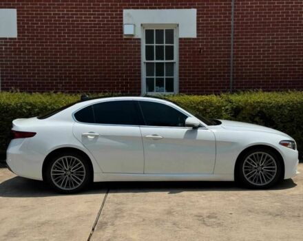 Белый Альфа Ромео Джулия, объемом двигателя 2 л и пробегом 45 тыс. км за 8000 $, фото 3 на Automoto.ua