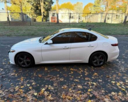 Белый Альфа Ромео Джулия, объемом двигателя 2 л и пробегом 33 тыс. км за 5000 $, фото 3 на Automoto.ua