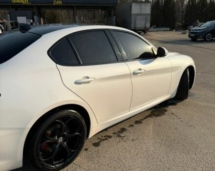 Білий Альфа Ромео Джулія, об'ємом двигуна 2 л та пробігом 89 тис. км за 23000 $, фото 4 на Automoto.ua