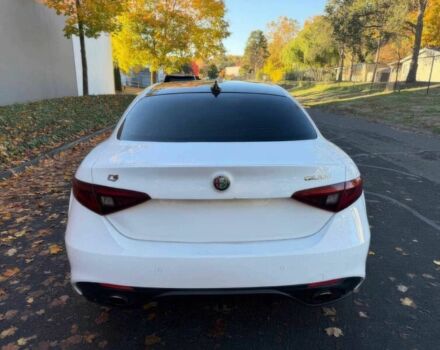 Белый Альфа Ромео Джулия, объемом двигателя 2 л и пробегом 33 тыс. км за 5000 $, фото 5 на Automoto.ua