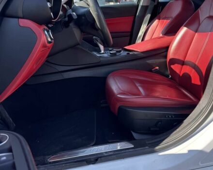 Белый Альфа Ромео Джулия, объемом двигателя 2 л и пробегом 30 тыс. км за 7300 $, фото 9 на Automoto.ua