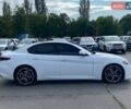 Білий Альфа Ромео Джулія, об'ємом двигуна 2 л та пробігом 48 тис. км за 22900 $, фото 5 на Automoto.ua