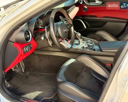 Білий Альфа Ромео Джулія, об'ємом двигуна 2.89 л та пробігом 68 тис. км за 47000 $, фото 6 на Automoto.ua