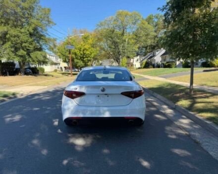 Белый Альфа Ромео Джулия, объемом двигателя 2 л и пробегом 33 тыс. км за 7500 $, фото 5 на Automoto.ua