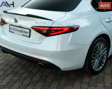 Білий Альфа Ромео Джулія, об'ємом двигуна 2 л та пробігом 43 тис. км за 21999 $, фото 52 на Automoto.ua