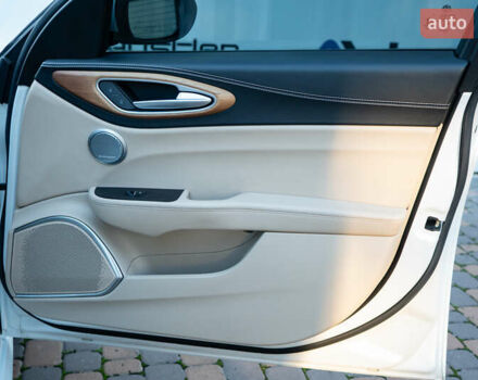 Білий Альфа Ромео Джулія, об'ємом двигуна 2 л та пробігом 43 тис. км за 21999 $, фото 35 на Automoto.ua