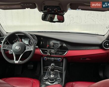 Белый Альфа Ромео Джулия, объемом двигателя 2 л и пробегом 59 тыс. км за 23490 $, фото 12 на Automoto.ua