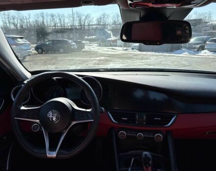 Белый Альфа Ромео Джулия, объемом двигателя 2 л и пробегом 30 тыс. км за 7300 $, фото 10 на Automoto.ua