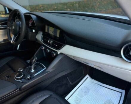 Белый Альфа Ромео Джулия, объемом двигателя 2 л и пробегом 33 тыс. км за 5000 $, фото 8 на Automoto.ua