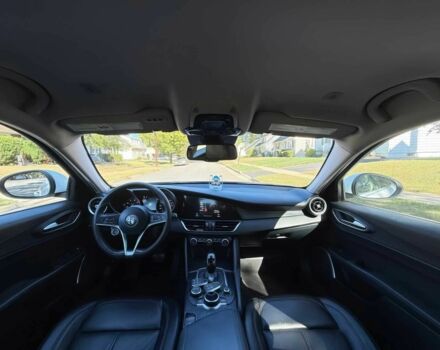 Белый Альфа Ромео Джулия, объемом двигателя 2 л и пробегом 33 тыс. км за 5000 $, фото 10 на Automoto.ua