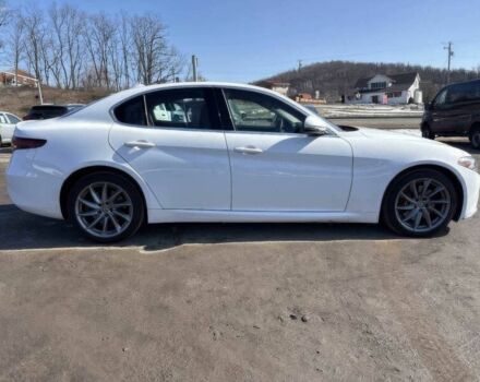 Белый Альфа Ромео Джулия, объемом двигателя 2 л и пробегом 30 тыс. км за 7300 $, фото 7 на Automoto.ua