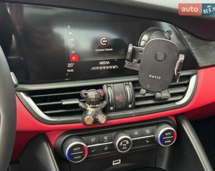 Белый Альфа Ромео Джулия, объемом двигателя 2 л и пробегом 59 тыс. км за 23490 $, фото 26 на Automoto.ua