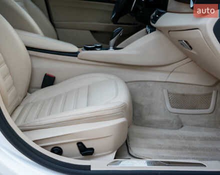 Білий Альфа Ромео Джулія, об'ємом двигуна 2 л та пробігом 43 тис. км за 21999 $, фото 34 на Automoto.ua