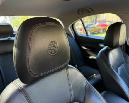 Белый Альфа Ромео Джулия, объемом двигателя 2 л и пробегом 33 тыс. км за 7500 $, фото 13 на Automoto.ua