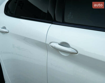 Білий Альфа Ромео Джулія, об'ємом двигуна 2 л та пробігом 43 тис. км за 21999 $, фото 8 на Automoto.ua