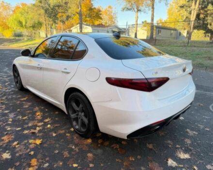 Белый Альфа Ромео Джулия, объемом двигателя 2 л и пробегом 33 тыс. км за 5000 $, фото 4 на Automoto.ua