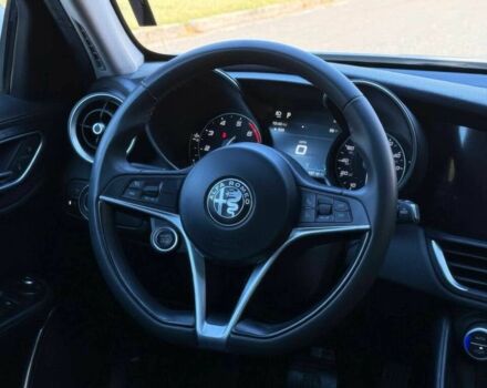 Белый Альфа Ромео Джулия, объемом двигателя 2 л и пробегом 47 тыс. км за 5000 $, фото 7 на Automoto.ua