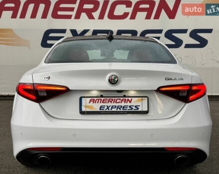 Белый Альфа Ромео Джулия, объемом двигателя 2 л и пробегом 59 тыс. км за 23490 $, фото 6 на Automoto.ua