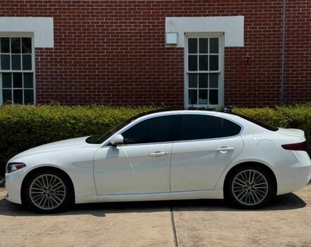 Белый Альфа Ромео Джулия, объемом двигателя 2 л и пробегом 45 тыс. км за 8000 $, фото 1 на Automoto.ua