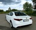 Білий Альфа Ромео Джулія, об'ємом двигуна 2 л та пробігом 62 тис. км за 18200 $, фото 5 на Automoto.ua