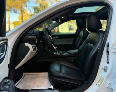 Белый Альфа Ромео Джулия, объемом двигателя 2 л и пробегом 33 тыс. км за 5000 $, фото 10 на Automoto.ua