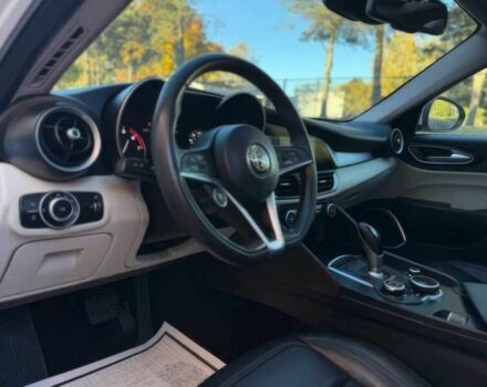 Белый Альфа Ромео Джулия, объемом двигателя 2 л и пробегом 33 тыс. км за 5000 $, фото 11 на Automoto.ua