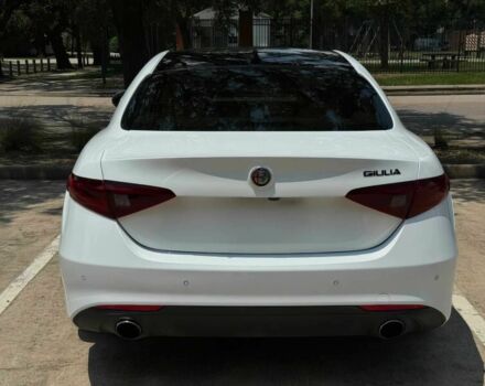 Белый Альфа Ромео Джулия, объемом двигателя 2 л и пробегом 45 тыс. км за 8000 $, фото 2 на Automoto.ua