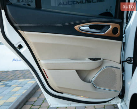 Білий Альфа Ромео Джулія, об'ємом двигуна 2 л та пробігом 43 тис. км за 21999 $, фото 27 на Automoto.ua