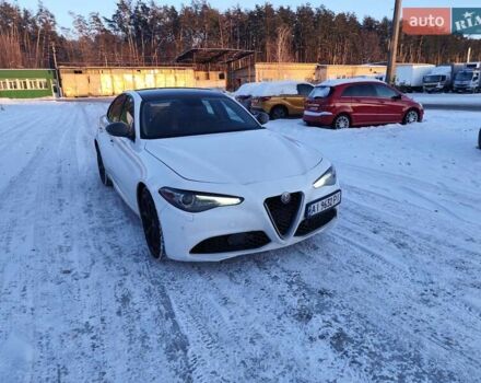 Білий Альфа Ромео Джулія, об'ємом двигуна 2 л та пробігом 87 тис. км за 16700 $, фото 2 на Automoto.ua