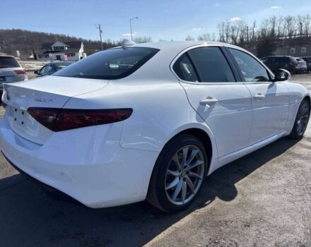 Белый Альфа Ромео Джулия, объемом двигателя 2 л и пробегом 30 тыс. км за 7300 $, фото 6 на Automoto.ua